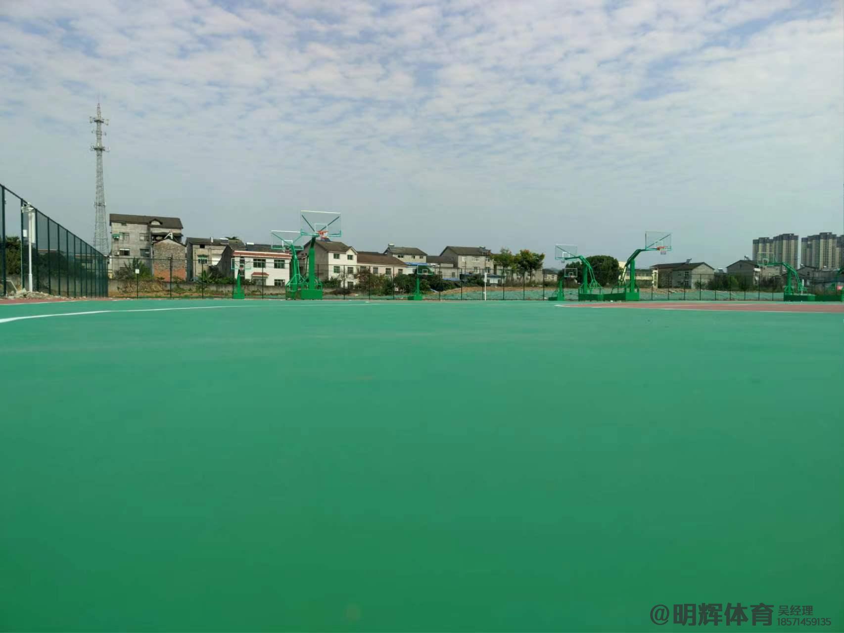 伊犁硬地丙烯酸球场的优缺点